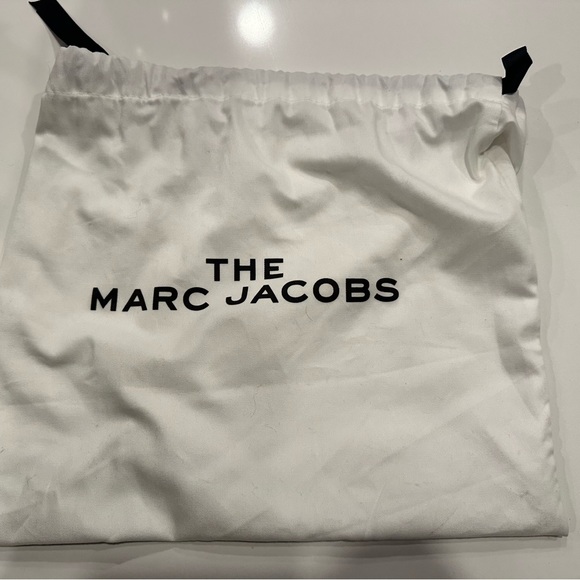 The Marc Jacobs Snapshot CrossBag. White & Gold Color . - Picture 8 of 10
